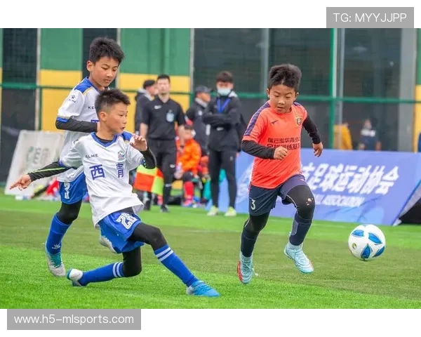 “基层青训项目在全国多地铺开，普及全民足球运动”，足球青训改革